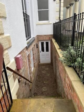 1 Hatton House 2 Bedroom 2 Bathroom Spacious Basement Flat Newark-on-Trent  Экстерьер фото