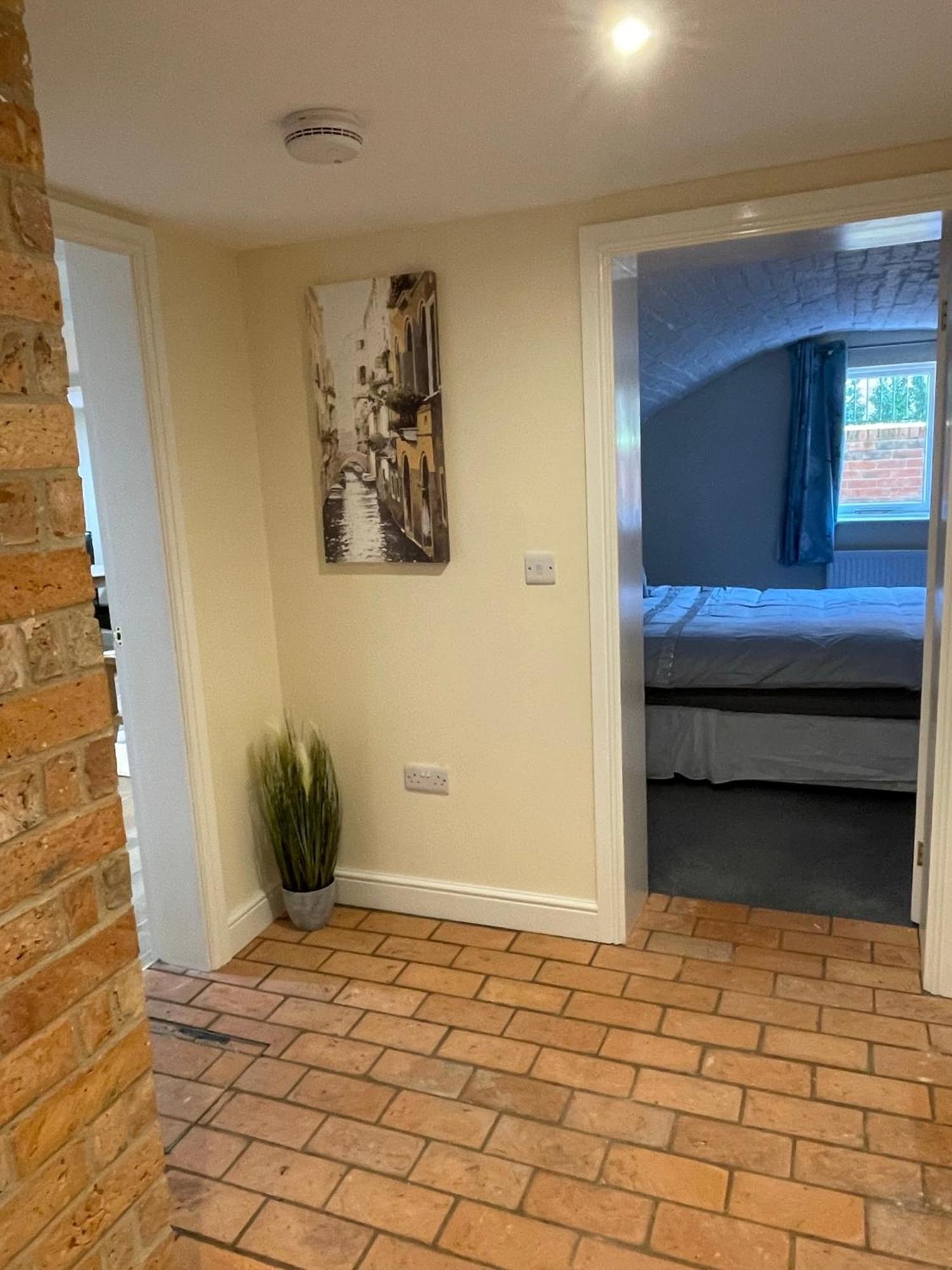 1 Hatton House 2 Bedroom 2 Bathroom Spacious Basement Flat Newark-on-Trent  Экстерьер фото